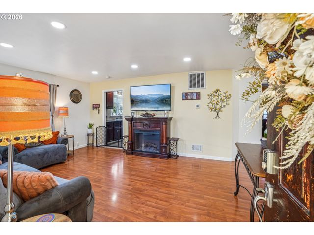 710 Se 155TH Ave, Portland, OR 97233