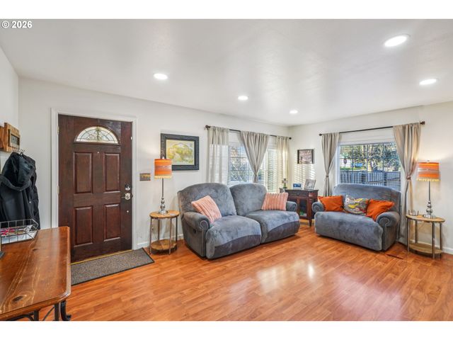 710 Se 155TH Ave, Portland, OR 97233