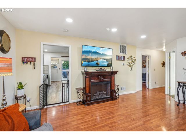 710 Se 155TH Ave, Portland, OR 97233