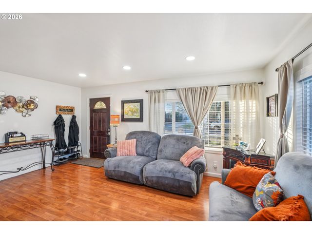 710 Se 155TH Ave, Portland, OR 97233