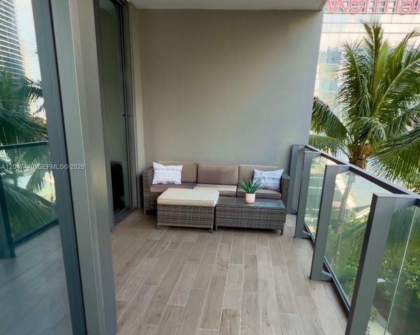 68 SE 6th Street 906, Miami, FL 33131
