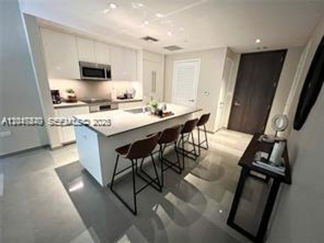 68 SE 6th Street 906, Miami, FL 33131