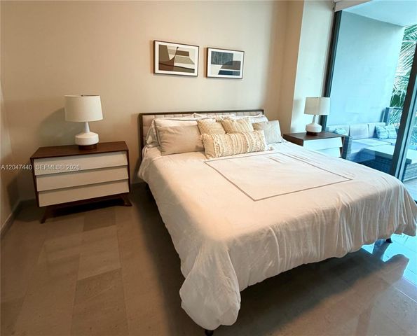 68 SE 6th Street 906, Miami, FL 33131