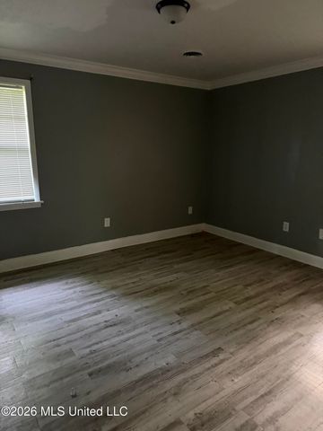 865 Fairfax Circle, Jackson, MS 39211