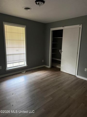 865 Fairfax Circle, Jackson, MS 39211