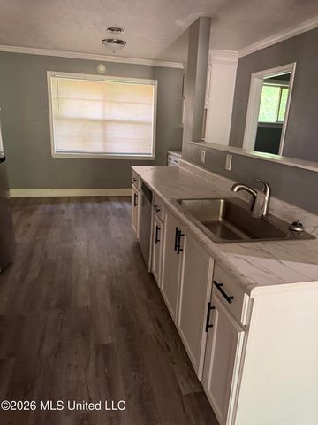 865 Fairfax Circle, Jackson, MS 39211
