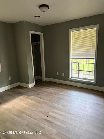 865 Fairfax Circle, Jackson, MS 39211