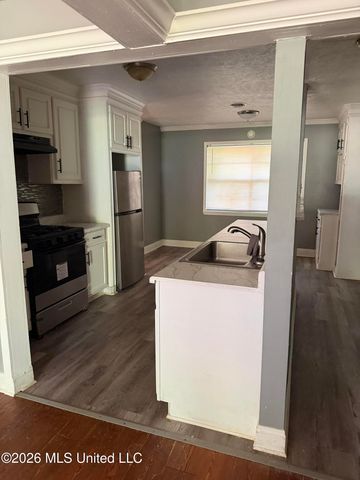 865 Fairfax Circle, Jackson, MS 39211