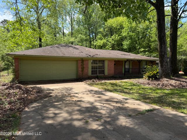 865 Fairfax Circle, Jackson, MS 39211