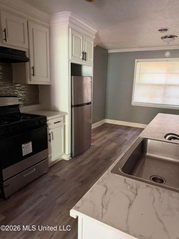 865 Fairfax Circle, Jackson, MS 39211