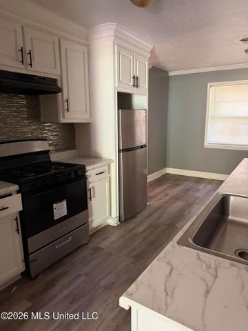 865 Fairfax Circle, Jackson, MS 39211