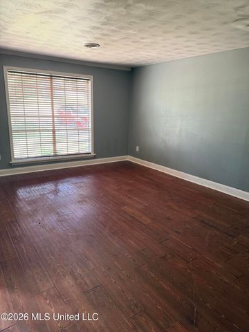 865 Fairfax Circle, Jackson, MS 39211