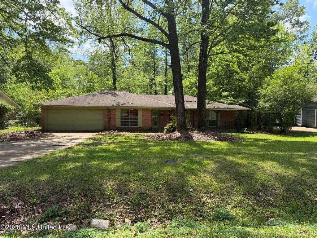 865 Fairfax Circle, Jackson, MS 39211
