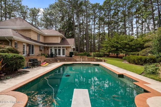 35 Lake Dornoch Drive, Pinehurst, NC 28374