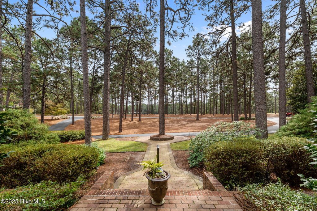 Image 6 of property listing at 35 Lake Dornoch Drive, Pinehurst, NC 28374