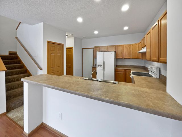 6829 Narcissus Lane N 304, Maple Grove, MN 55311