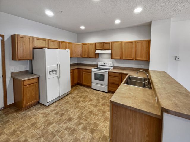 6829 Narcissus Lane N 304, Maple Grove, MN 55311