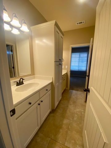 1087 N Leverett Avenue, Fayetteville, AR 72701