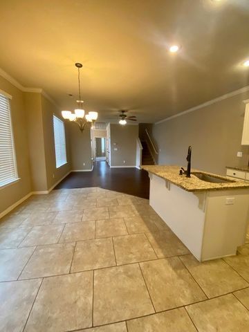 1087 N Leverett Avenue, Fayetteville, AR 72701