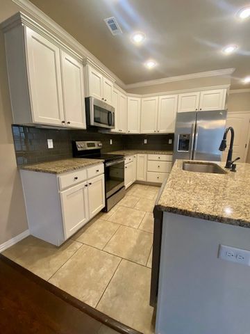 1087 N Leverett Avenue, Fayetteville, AR 72701