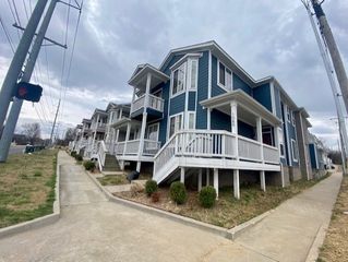 1087 N Leverett Avenue, Fayetteville, AR 72701