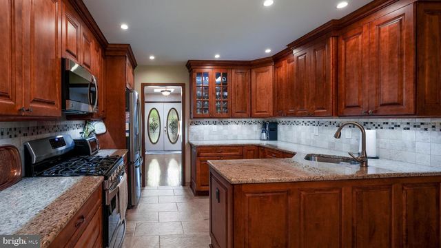 39 SHELLEY RD, Holland, PA 18966