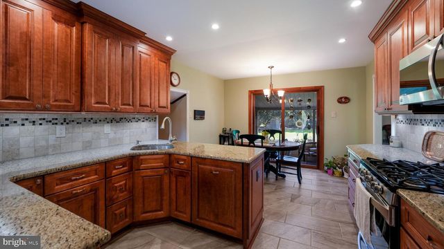 39 SHELLEY RD, Holland, PA 18966