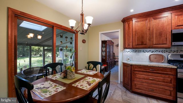 39 SHELLEY RD, Holland, PA 18966