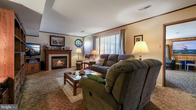 39 SHELLEY RD, Holland, PA 18966