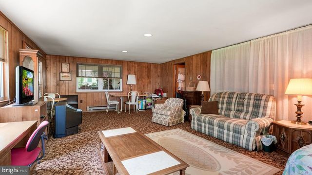 39 SHELLEY RD, Holland, PA 18966