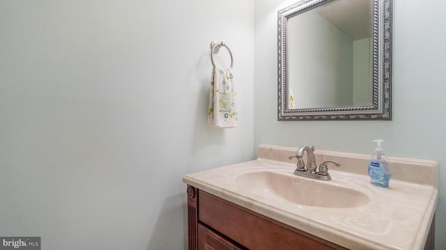 39 SHELLEY RD, Holland, PA 18966