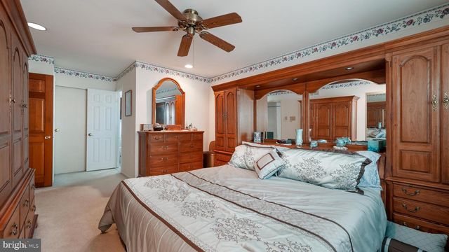 39 SHELLEY RD, Holland, PA 18966