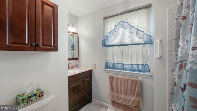 39 SHELLEY RD, Holland, PA 18966