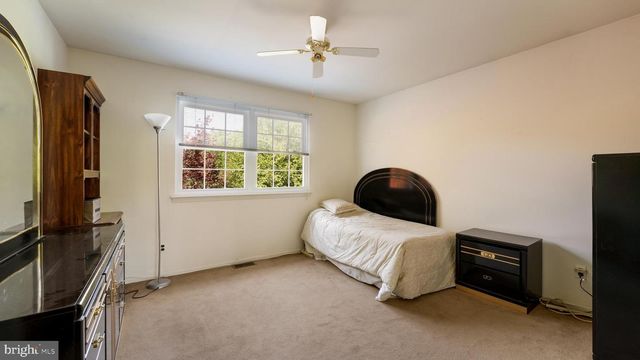 39 SHELLEY RD, Holland, PA 18966