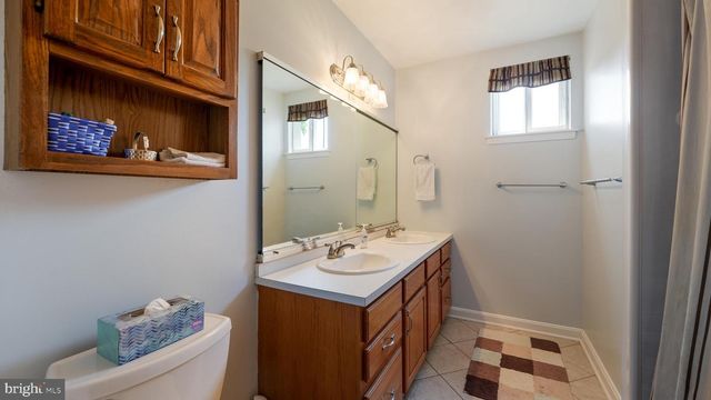 39 SHELLEY RD, Holland, PA 18966
