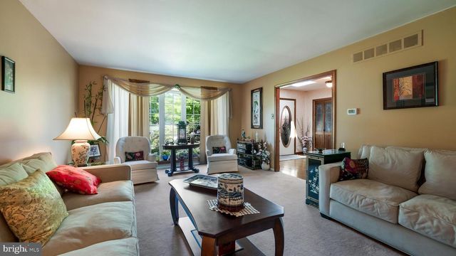 39 SHELLEY RD, Holland, PA 18966