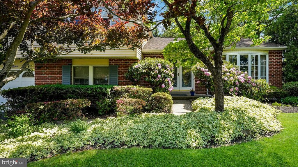 39 SHELLEY RD, Holland, PA 18966