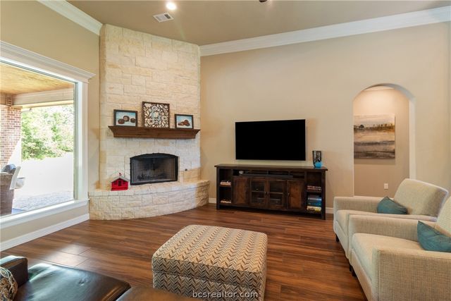 5028 Vintage Oaks Court, College Station, TX 77845