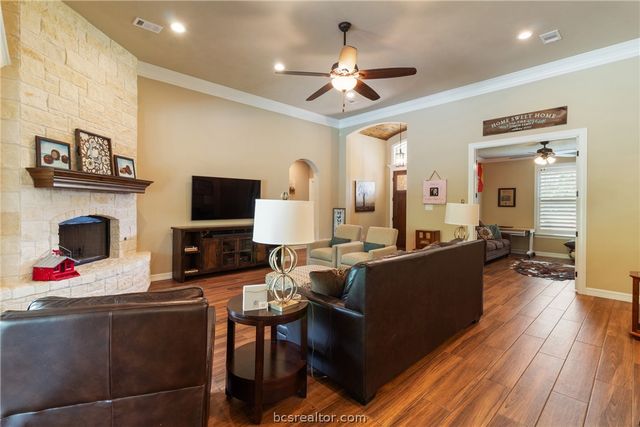 5028 Vintage Oaks Court, College Station, TX 77845
