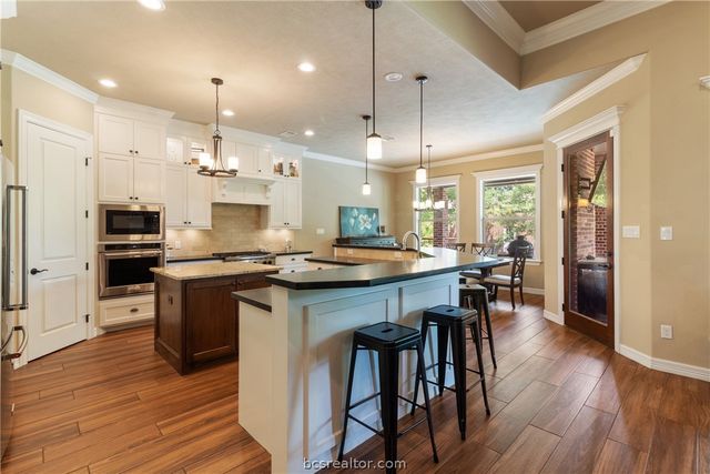 5028 Vintage Oaks Court, College Station, TX 77845