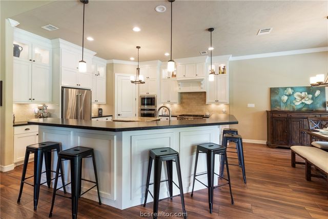 5028 Vintage Oaks Court, College Station, TX 77845