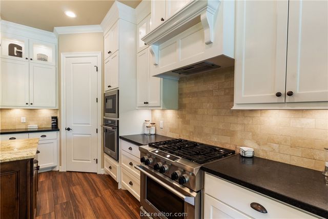 5028 Vintage Oaks Court, College Station, TX 77845