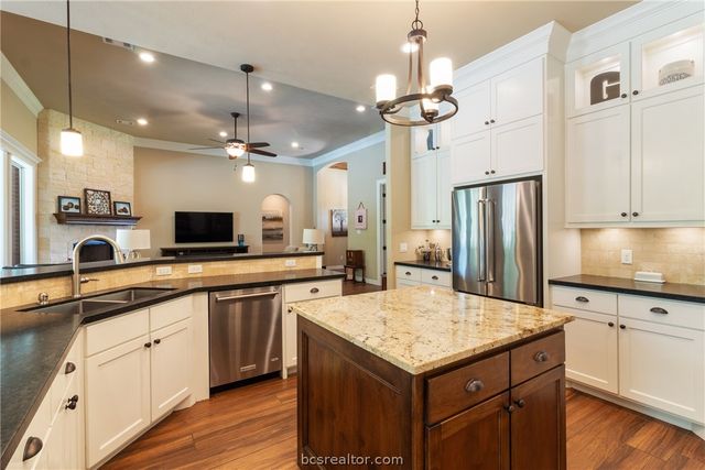 5028 Vintage Oaks Court, College Station, TX 77845