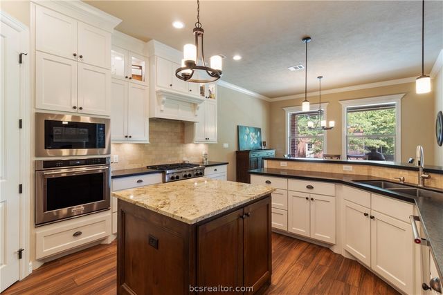5028 Vintage Oaks Court, College Station, TX 77845
