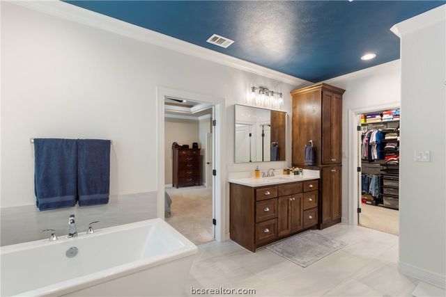 5028 Vintage Oaks Court, College Station, TX 77845