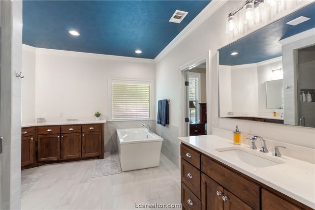 5028 Vintage Oaks Court, College Station, TX 77845