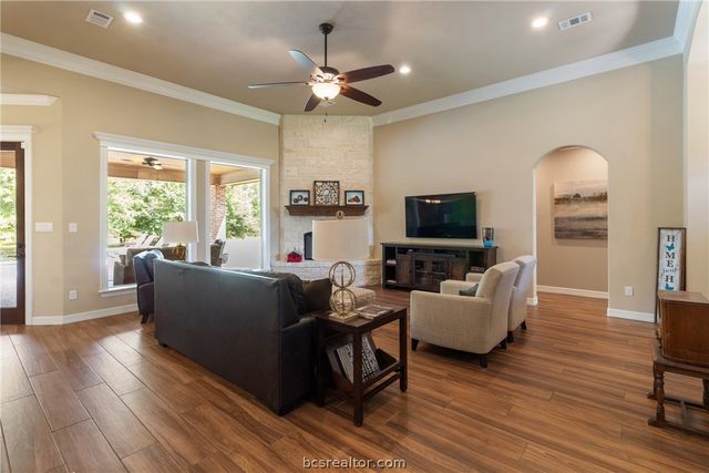 5028 Vintage Oaks Court, College Station, TX 77845