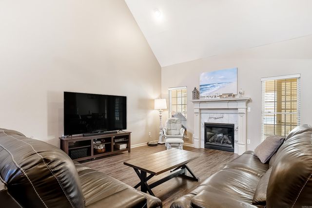 6520 W Caribbean Drive, Benton, AR 72019