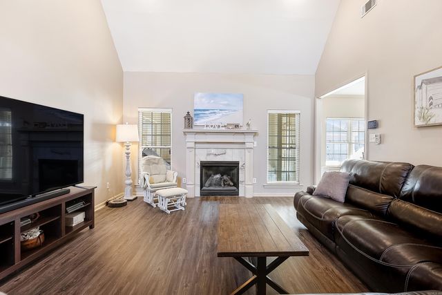 6520 W Caribbean Drive, Benton, AR 72019