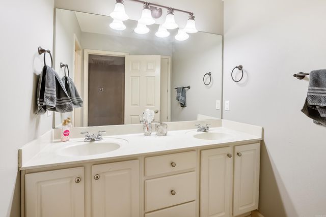 6520 W Caribbean Drive, Benton, AR 72019